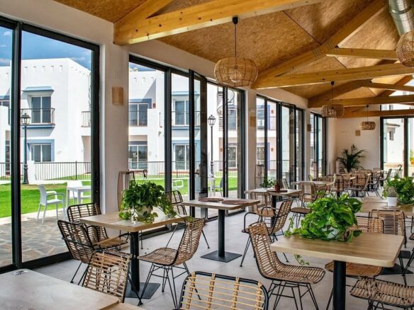 FOR SALE 🏡 Three-Bedroom Penthouse with Private Rooftop Jacuzzi and La Concha Views – El Paraíso, Benahavís 🇪🇸