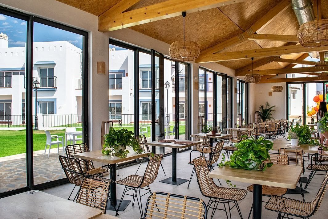 FOR SALE 🏡 Three-Bedroom Penthouse with Private Rooftop Jacuzzi and La Concha Views – El Paraíso, Benahavís 🇪🇸