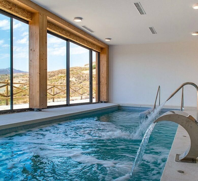 FOR SALE 🏡 Three-Bedroom Penthouse with Private Rooftop Jacuzzi and La Concha Views – El Paraíso, Benahavís 🇪🇸
