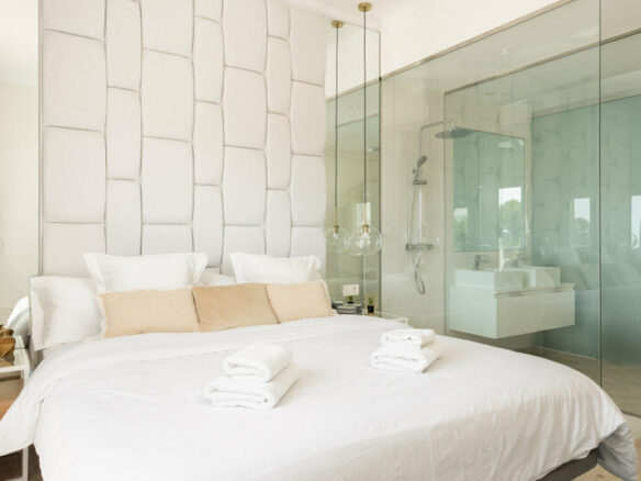 FOR SALE 🏡 Two-Bedroom Penthouse with 100 m² Private Rooftop Solarium and Rental Licence – El Paraíso, Benahavís 🇪🇸