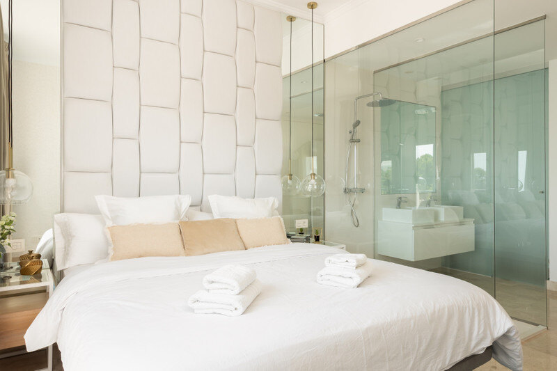 FOR SALE 🏡 Two-Bedroom Penthouse with 100 m² Private Rooftop Solarium and Rental Licence – El Paraíso, Benahavís 🇪🇸