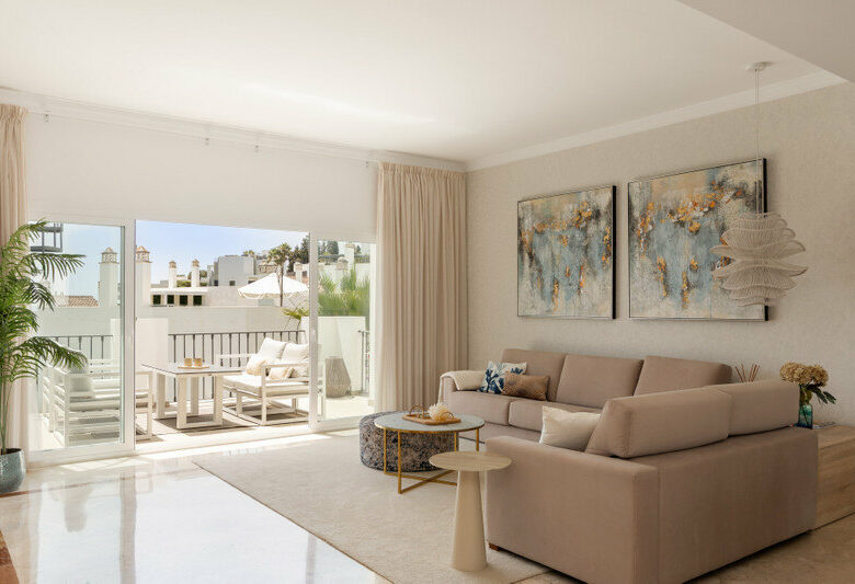 FOR SALE 🏡 Two-Bedroom Penthouse with 100 m² Private Rooftop Solarium and Rental Licence – El Paraíso, Benahavís 🇪🇸