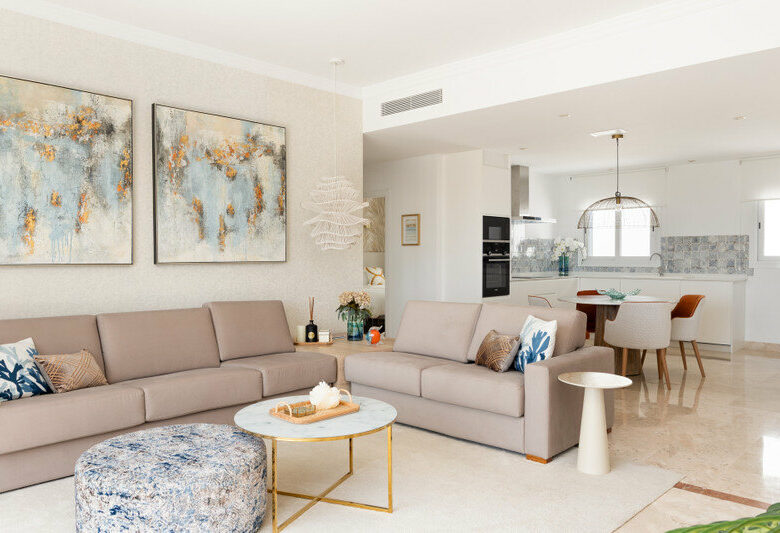 FOR SALE 🏡 Two-Bedroom Penthouse with 100 m² Private Rooftop Solarium and Rental Licence – El Paraíso, Benahavís 🇪🇸
