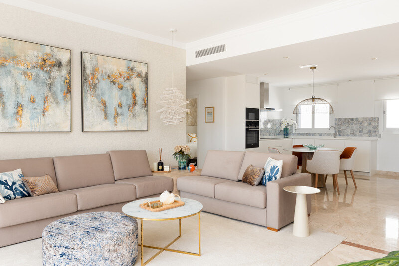 FOR SALE 🏡 Two-Bedroom Penthouse with 100 m² Private Rooftop Solarium and Rental Licence – El Paraíso, Benahavís 🇪🇸