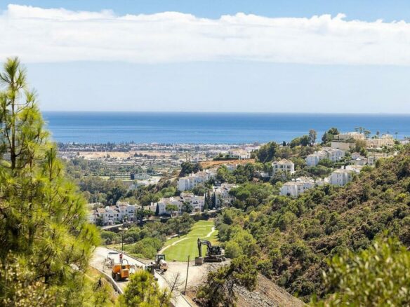 FOR SALE 🏡 Sea-View Building Plot with Licence and Approved Villa Project – El Madroñal, Benahavís 🇪🇸
