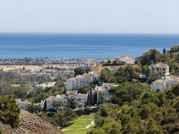 FOR SALE 🏡 Sea-View Building Plot with Licence and Approved Villa Project – El Madroñal, Benahavís 🇪🇸