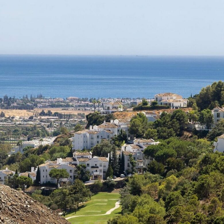 FOR SALE 🏡 Sea-View Building Plot with Licence and Approved Villa Project – El Madroñal, Benahavís 🇪🇸