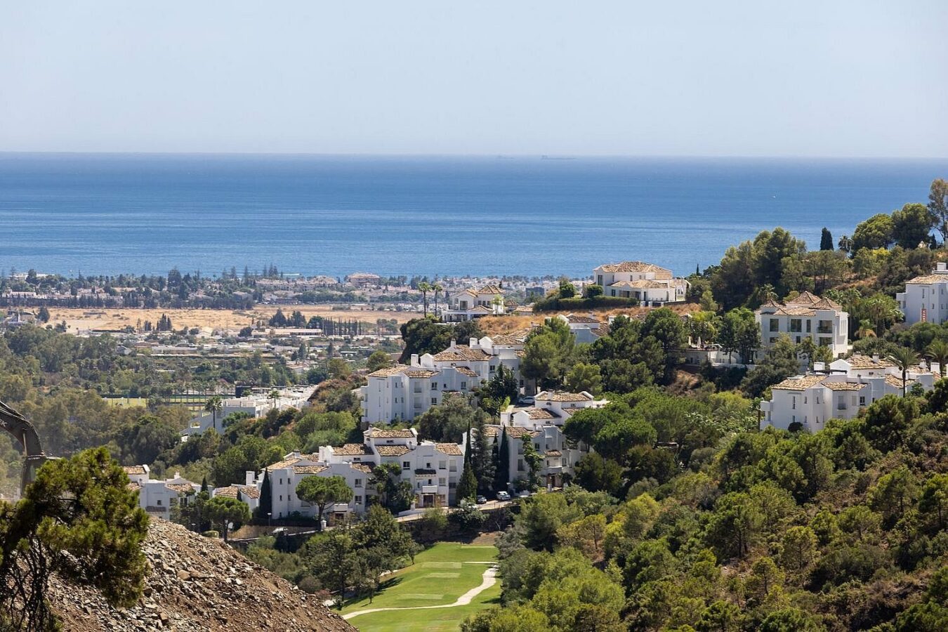FOR SALE 🏡 Sea-View Building Plot with Licence and Approved Villa Project – El Madroñal, Benahavís 🇪🇸