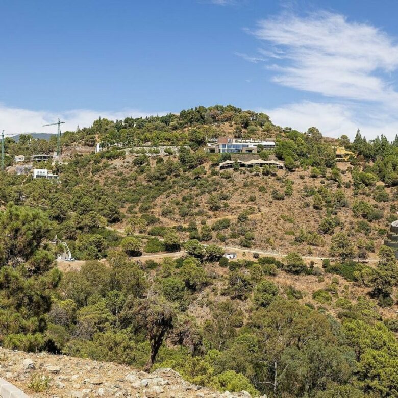 FOR SALE 🏡 Sea-View Building Plot with Licence and Approved Villa Project – El Madroñal, Benahavís 🇪🇸