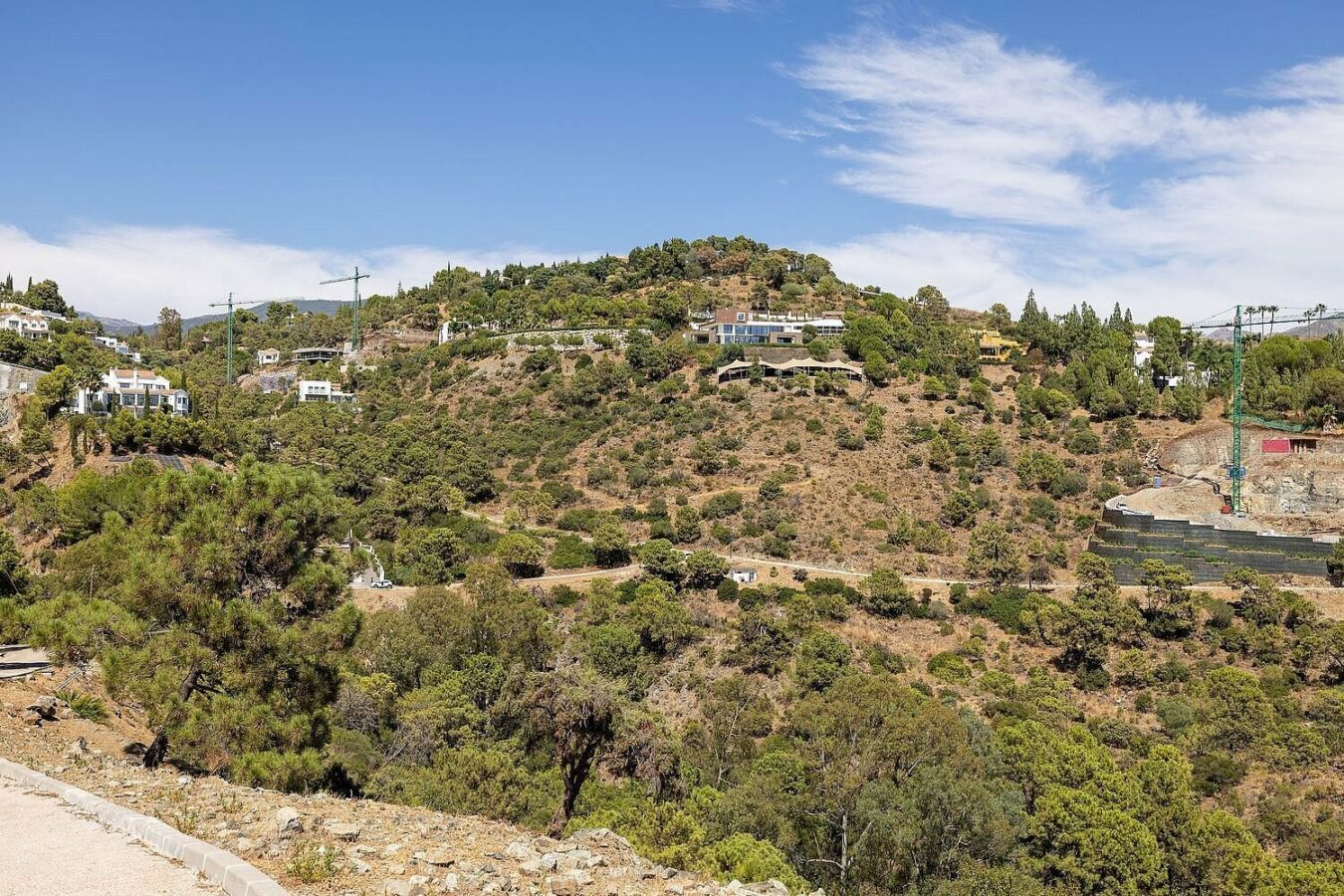FOR SALE 🏡 Sea-View Building Plot with Licence and Approved Villa Project – El Madroñal, Benahavís 🇪🇸