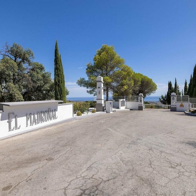 FOR SALE 🏡 Sea-View Building Plot with Licence and Approved Villa Project – El Madroñal, Benahavís 🇪🇸
