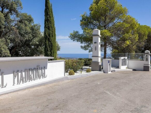 FOR SALE 🏡 Sea-View Building Plot with Licence and Approved Villa Project – El Madroñal, Benahavís 🇪🇸
