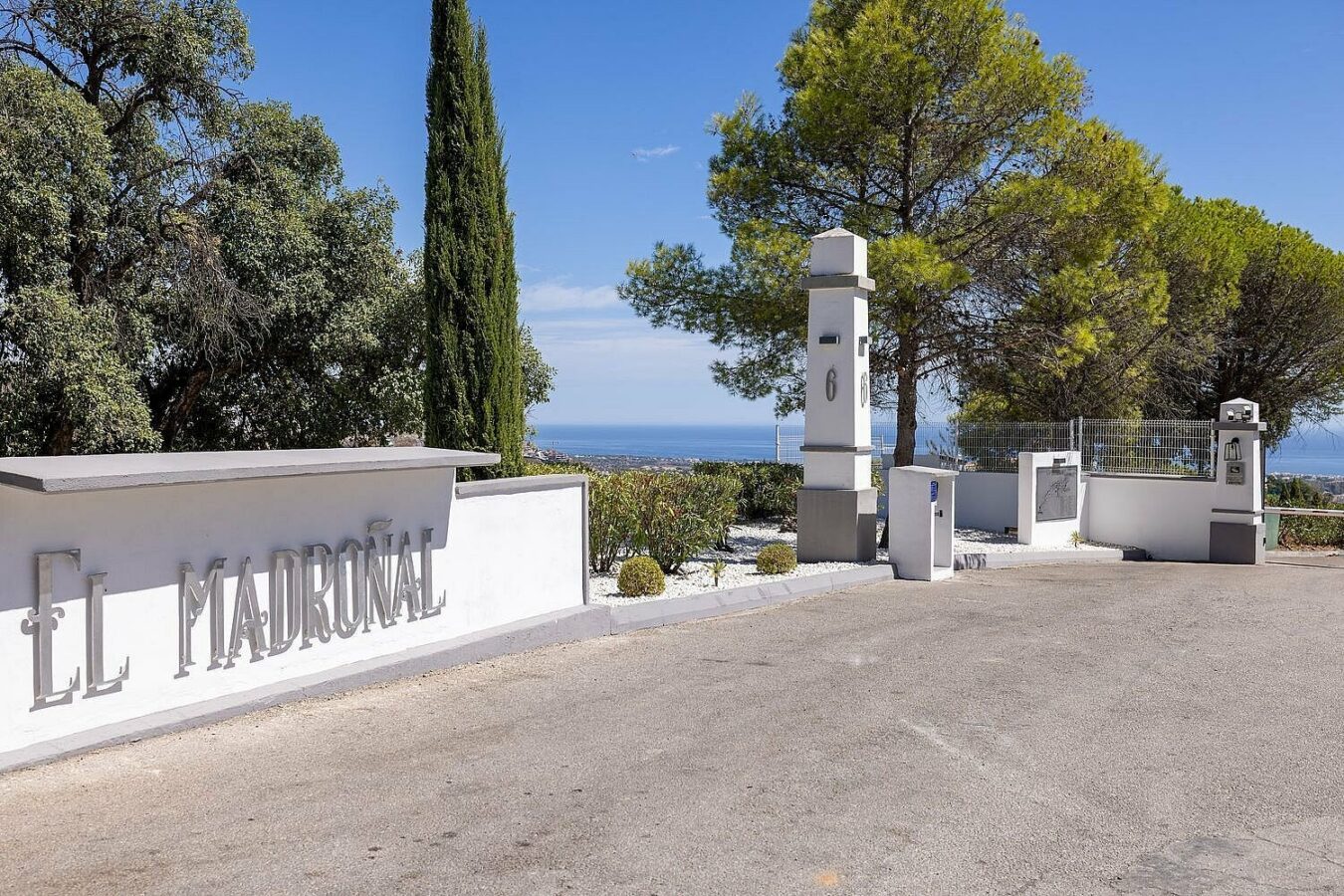 FOR SALE 🏡 Sea-View Building Plot with Licence and Approved Villa Project – El Madroñal, Benahavís 🇪🇸