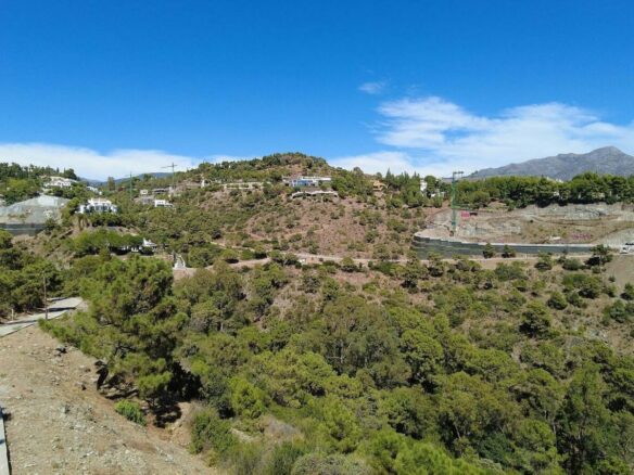 FOR SALE 🏡 Sea-View Building Plot with Licence and Approved Villa Project – El Madroñal, Benahavís 🇪🇸