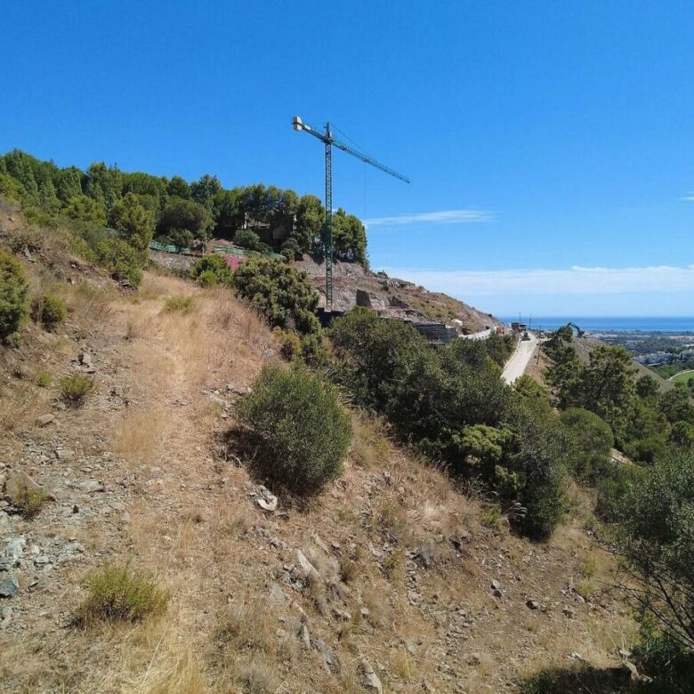 FOR SALE 🏡 Sea-View Building Plot with Licence and Approved Villa Project – El Madroñal, Benahavís 🇪🇸