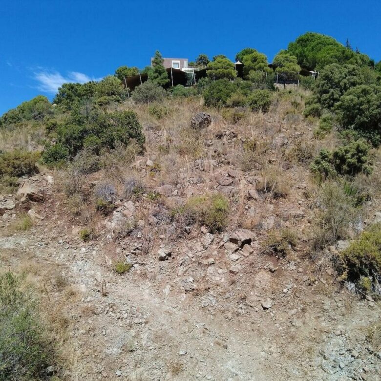 FOR SALE 🏡 Sea-View Building Plot with Licence and Approved Villa Project – El Madroñal, Benahavís 🇪🇸