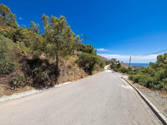 FOR SALE 🏡 Sea-View Building Plot with Licence and Approved Villa Project – El Madroñal, Benahavís 🇪🇸