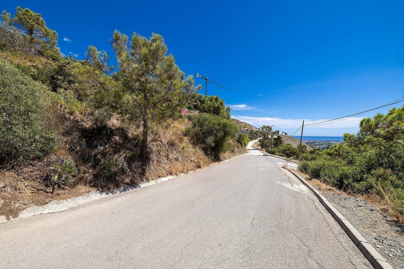 FOR SALE 🏡 Sea-View Building Plot with Licence and Approved Villa Project – El Madroñal, Benahavís 🇪🇸