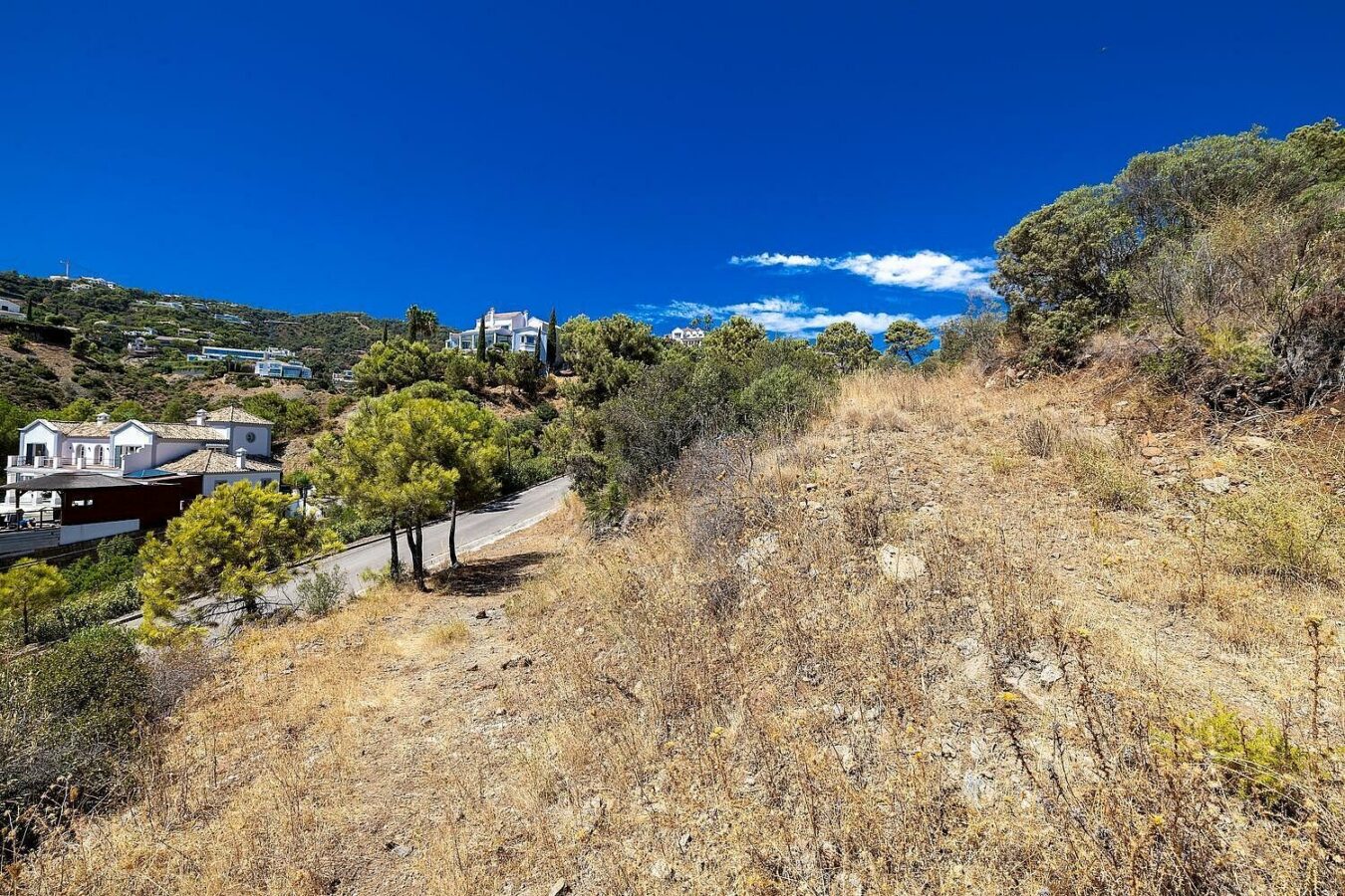 FOR SALE 🏡 Sea-View Building Plot with Licence and Approved Villa Project – El Madroñal, Benahavís 🇪🇸