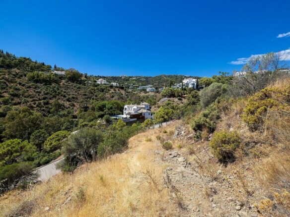 FOR SALE 🏡 Sea-View Building Plot with Licence and Approved Villa Project – El Madroñal, Benahavís 🇪🇸