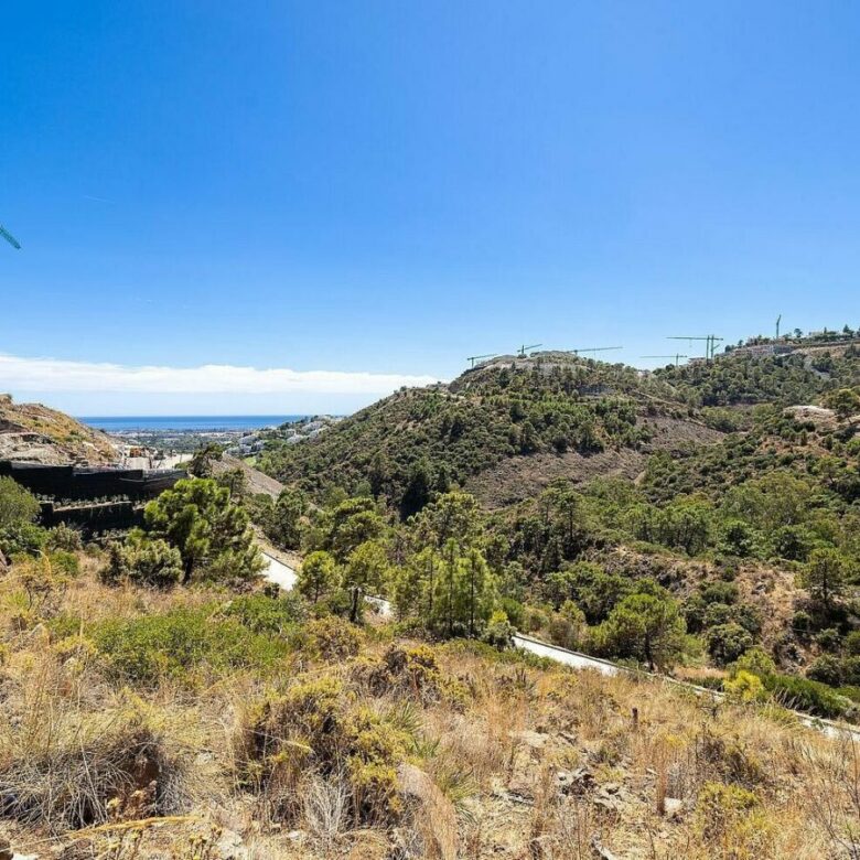 FOR SALE 🏡 Sea-View Building Plot with Licence and Approved Villa Project – El Madroñal, Benahavís 🇪🇸