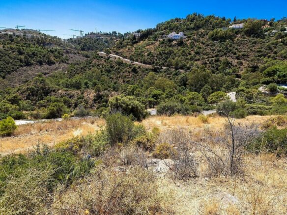 FOR SALE 🏡 Sea-View Building Plot with Licence and Approved Villa Project – El Madroñal, Benahavís 🇪🇸