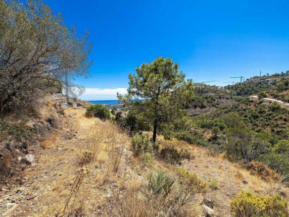 FOR SALE 🏡 Sea-View Building Plot with Licence and Approved Villa Project – El Madroñal, Benahavís 🇪🇸