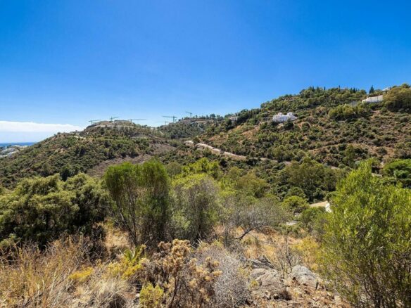 FOR SALE 🏡 Sea-View Building Plot with Licence and Approved Villa Project – El Madroñal, Benahavís 🇪🇸