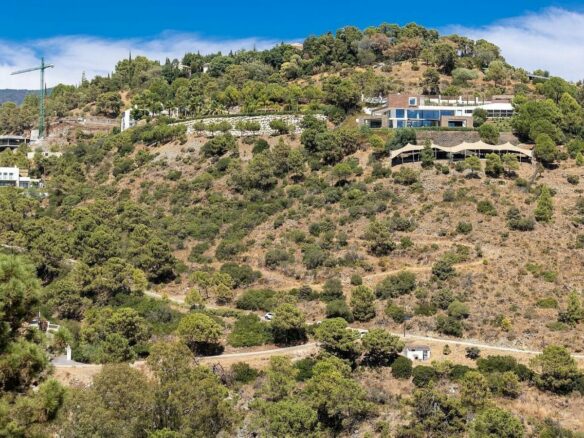 FOR SALE 🏡 Sea-View Building Plot with Licence and Approved Villa Project – El Madroñal, Benahavís 🇪🇸