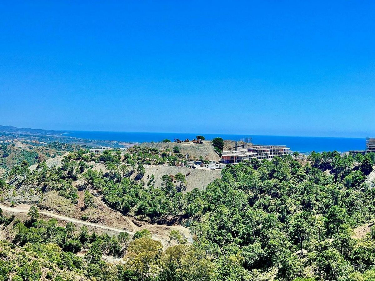 FOR SALE 🏡 Building Plot with Licensed Villa Project and Sea Views – El Madroñal, Benahavís 🇪🇸