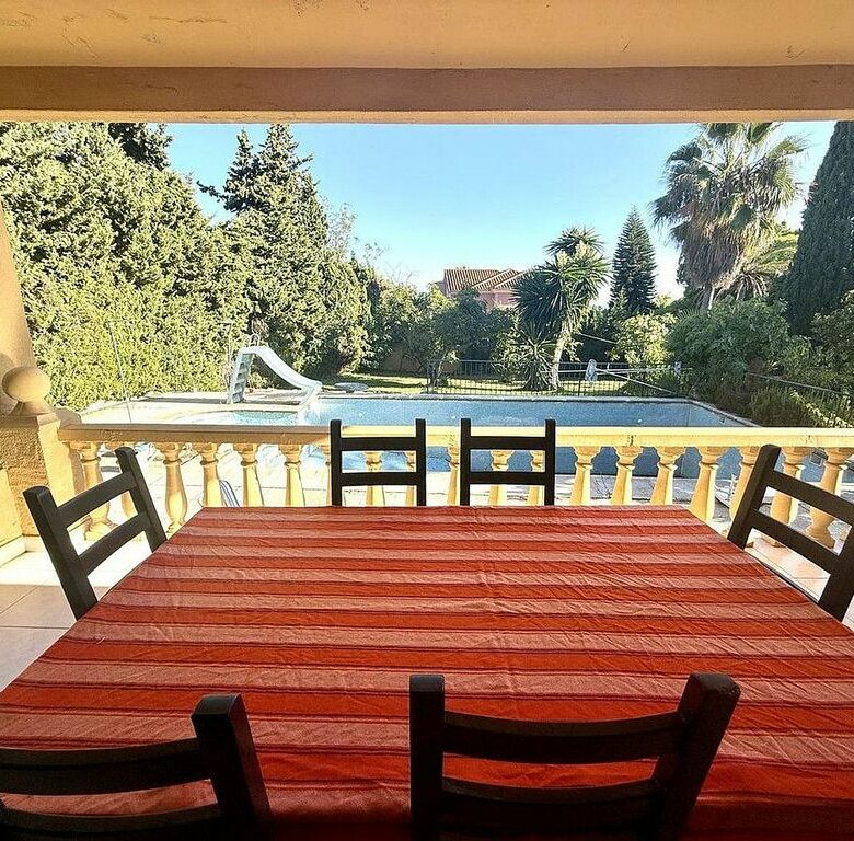 Renovation villa on a large plot in Bello Horizonte, Marbella East