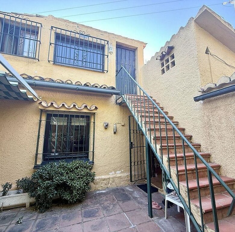 Renovation villa on a large plot in Bello Horizonte, Marbella East