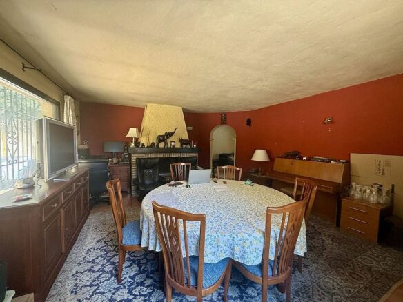 Renovation villa on a large plot in Bello Horizonte, Marbella East