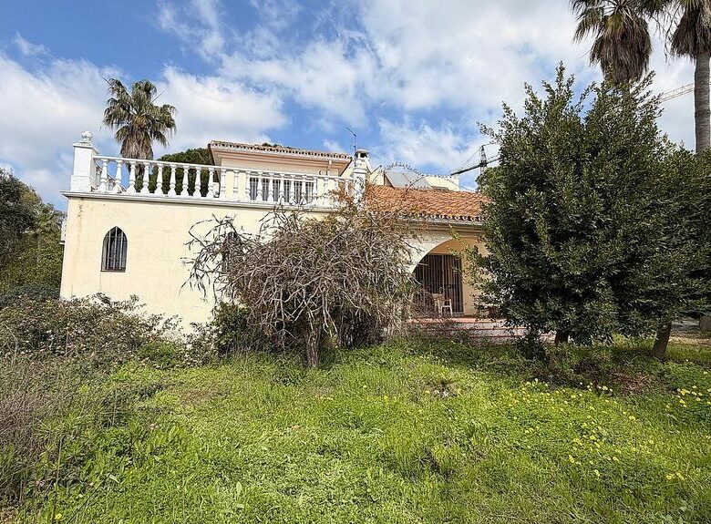 Renovation villa with approved licence in Las Cumbres, Elviria, Marbella