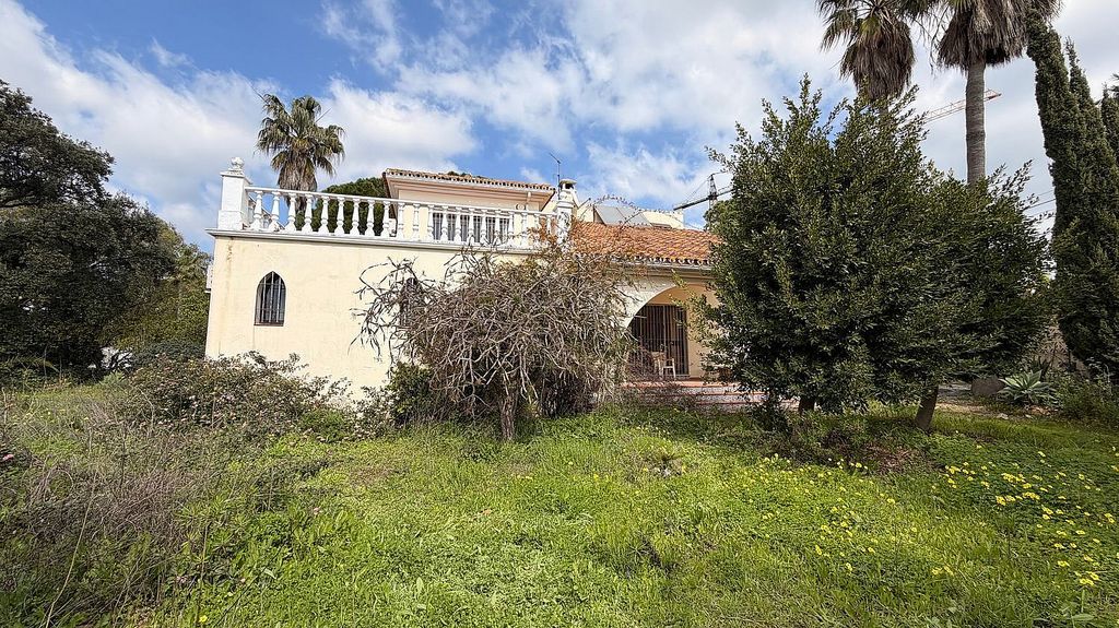 Renovation villa with approved licence in Las Cumbres, Elviria, Marbella