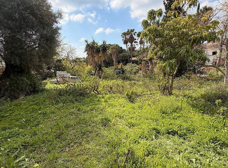 Renovation villa with approved licence in Las Cumbres, Elviria, Marbella