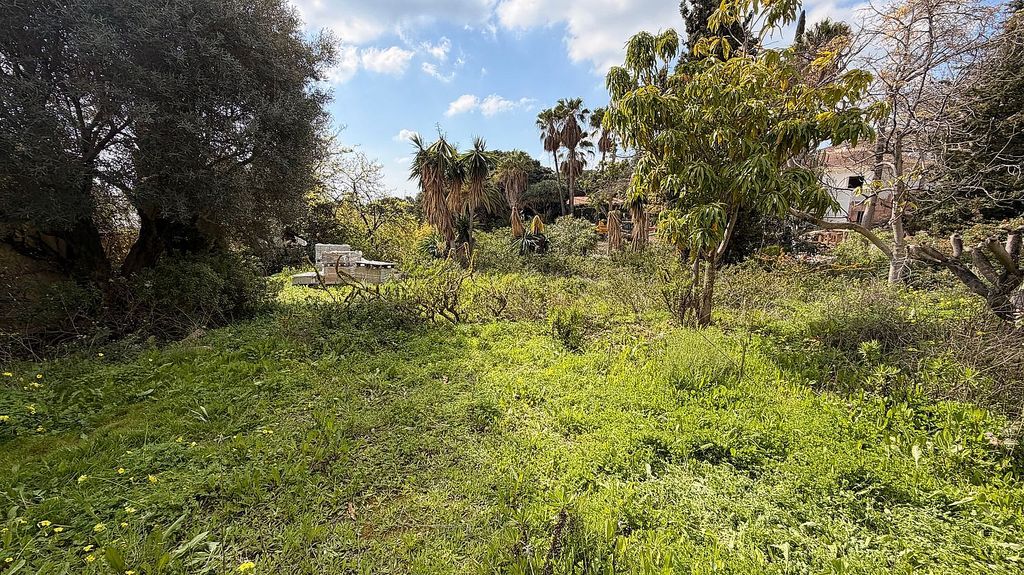 Renovation villa with approved licence in Las Cumbres, Elviria, Marbella