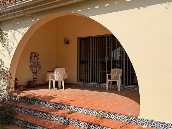 Renovation villa with approved licence in Las Cumbres, Elviria, Marbella