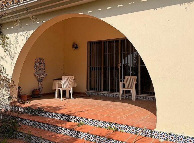 Renovation villa with approved licence in Las Cumbres, Elviria, Marbella