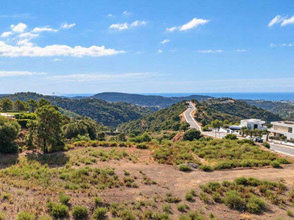 FOR SALE 🏡 Flat Southwest-Facing Plot with Panoramic Sea Views in a Gated Estate – Monte Mayor, Benahavís 🇪🇸