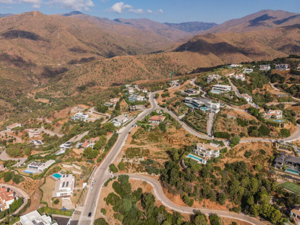 FOR SALE 🏡 Flat Southwest-Facing Plot with Panoramic Sea Views in a Gated Estate – Monte Mayor, Benahavís 🇪🇸