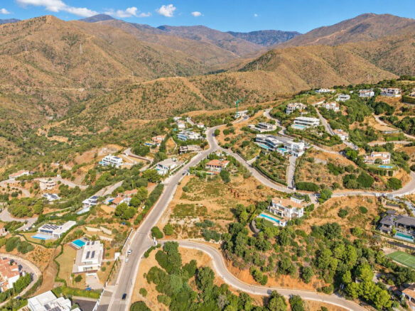 FOR SALE 🏡 Flat Southwest-Facing Plot with Panoramic Sea Views in a Gated Estate – Monte Mayor, Benahavís 🇪🇸