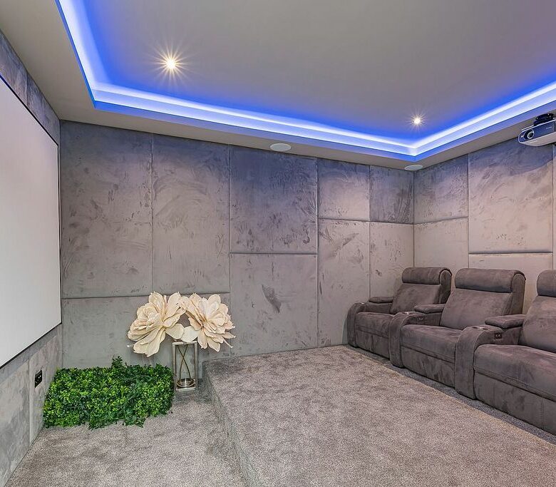 Sea view villa to update in El Rosario, Marbella East