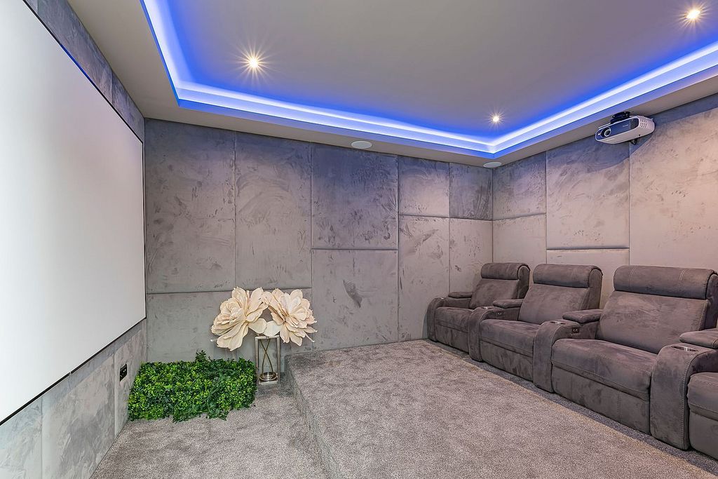 Sea view villa to update in El Rosario, Marbella East