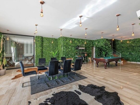 Sea view villa to update in El Rosario, Marbella East