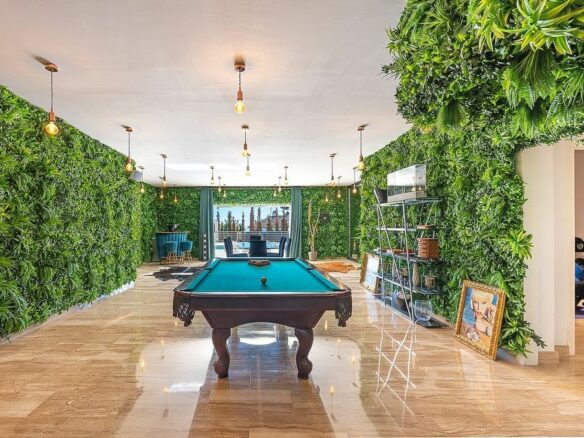 Sea view villa to update in El Rosario, Marbella East