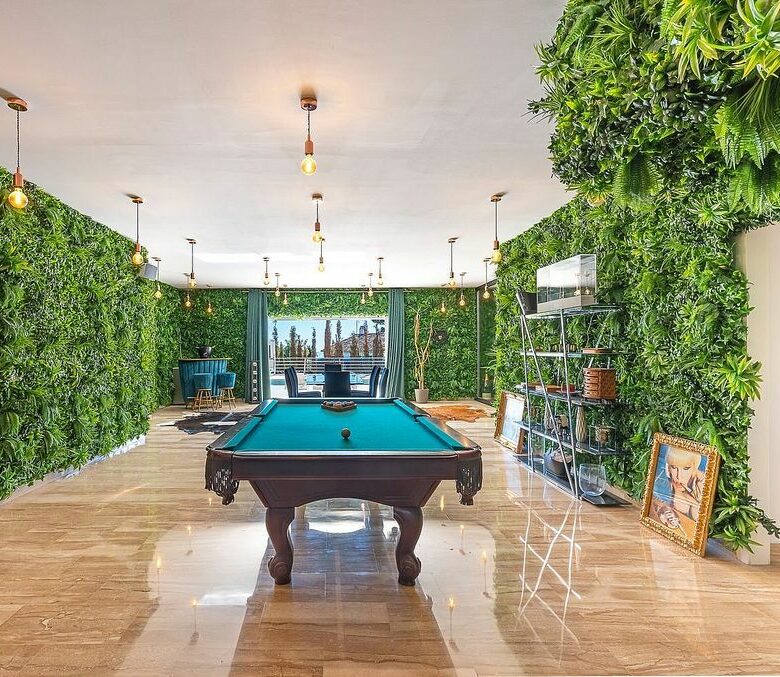 Sea view villa to update in El Rosario, Marbella East
