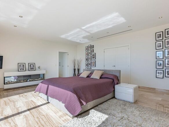 Sea view villa to update in El Rosario, Marbella East