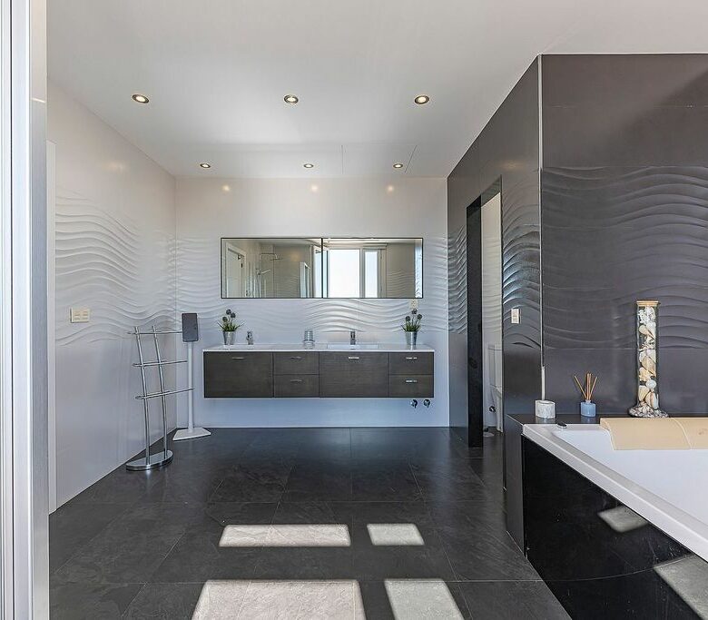 Sea view villa to update in El Rosario, Marbella East