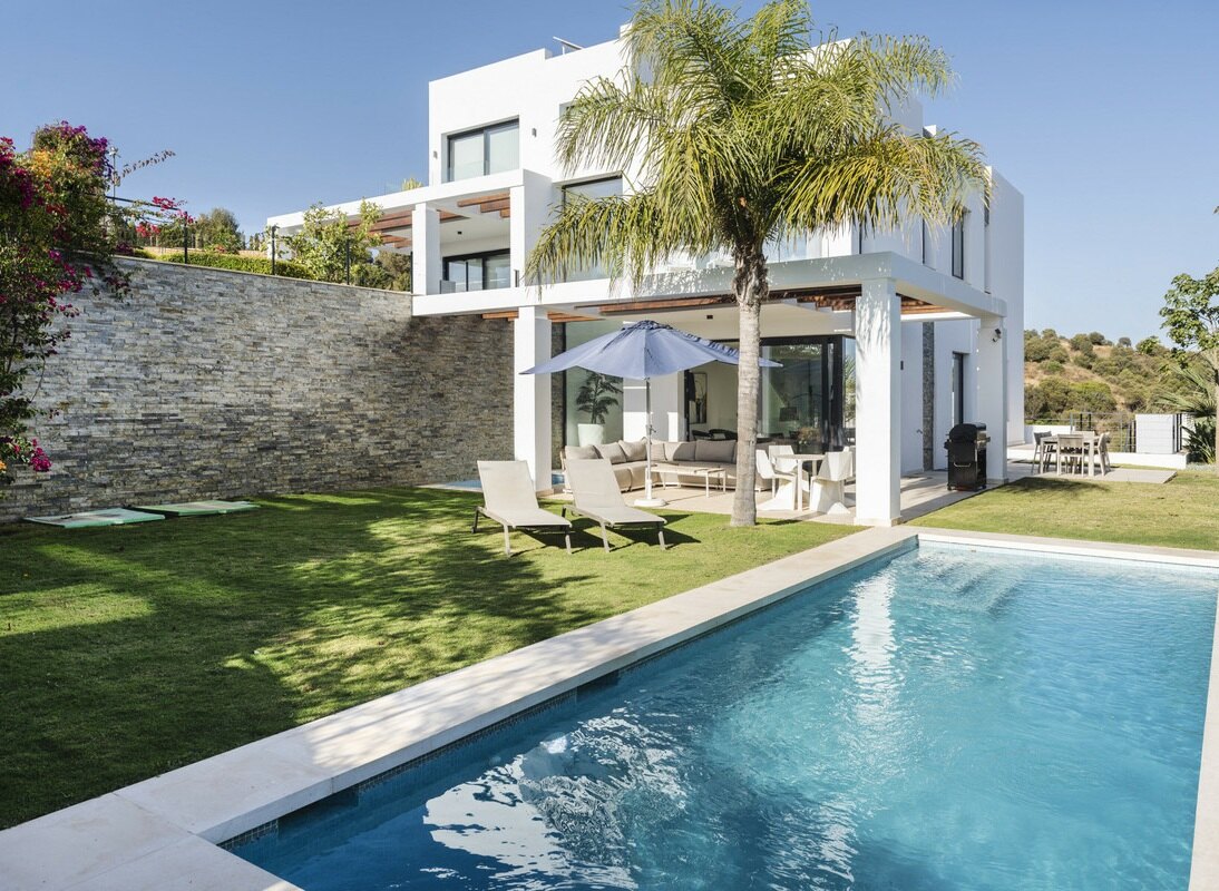 semi-detached-villa-cabopino-marbella-east-01 FOR SALE π‘ Five-Bedroom Semi-Detached Villa with Private Pool and Golf Views β Cabopino, Marbella East πͺπΈ